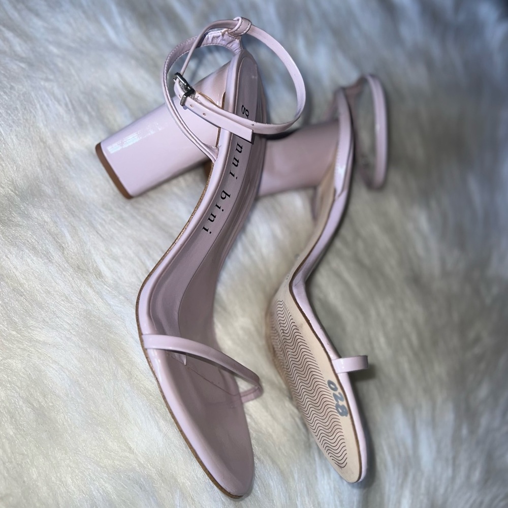NWOT Gianni Bini Kenzie Patent Ankle Strap Strappy Block Heels Lavender - Picture 4 of 5
